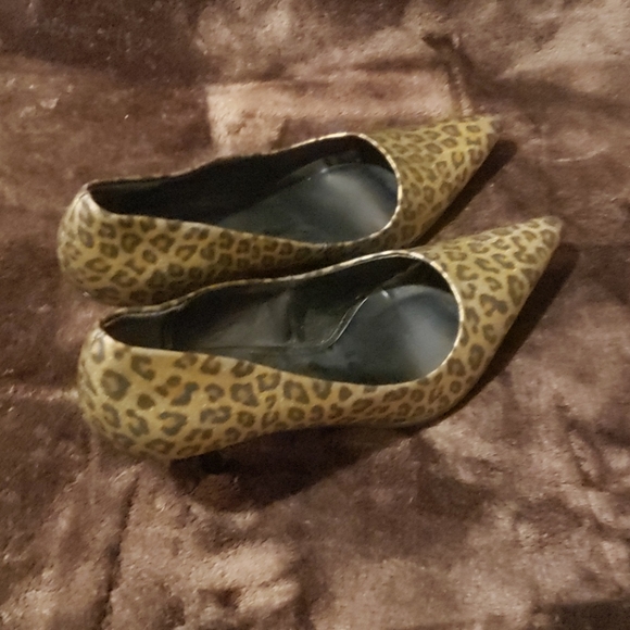 Leopard Pumps - Picture 2 of 3